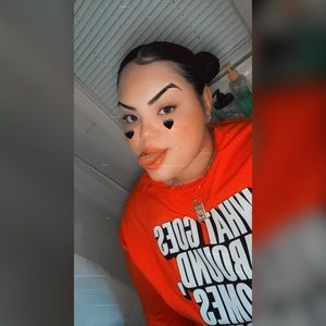 Meet your Posher, Dominique